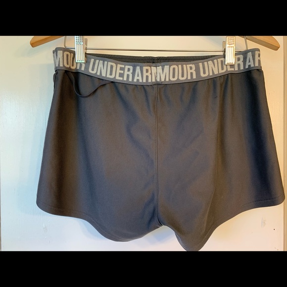 Grey under armor shorts - Picture 2 of 3